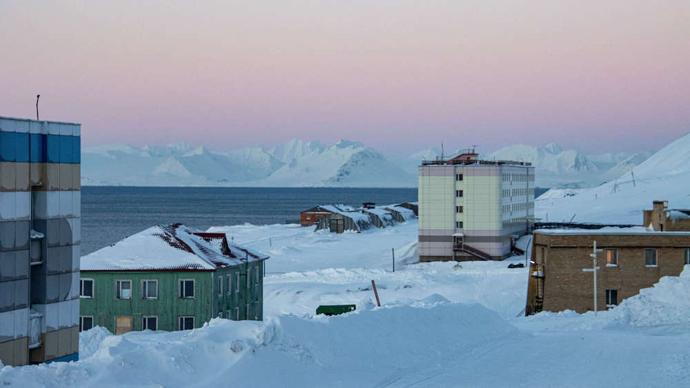 Barentsburg in der blauen Stunde