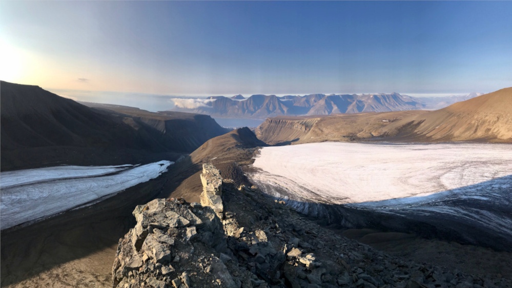 Der Blick vom Lars Hiertafjellet Richtung Longyearbyen