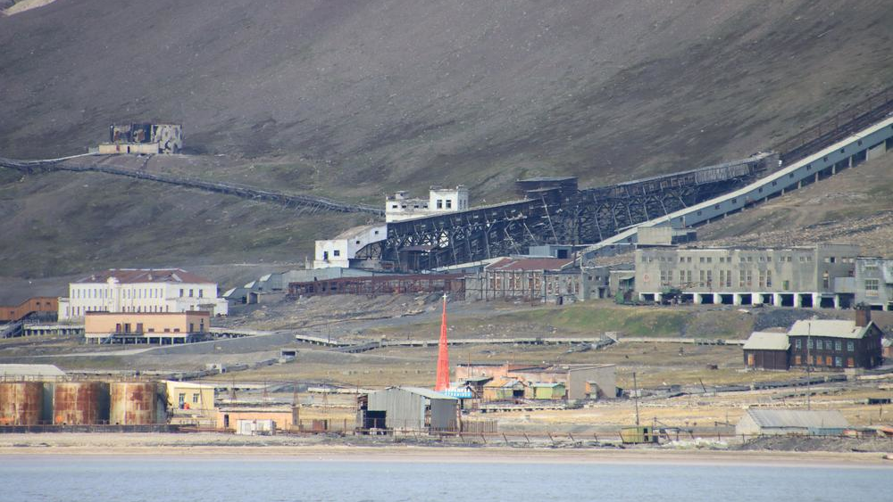 Town Pyramiden from the water