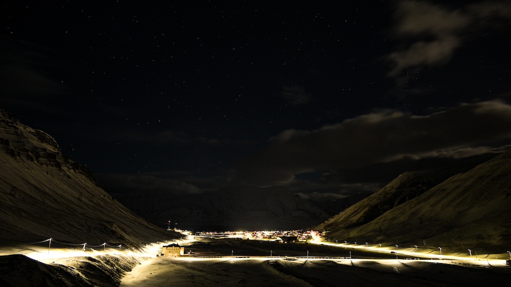 Panorama von Longyearbyen während der Polarnacht