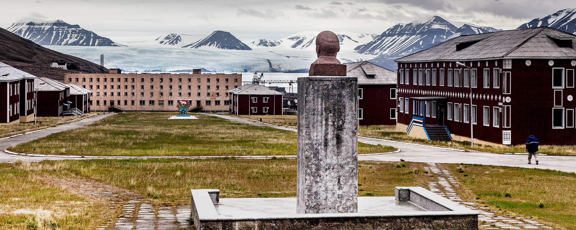 Ghost town pyramiden during summer