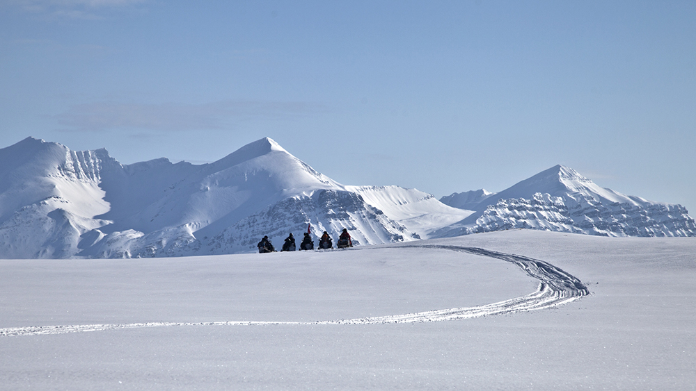 Snowscooterdriving in Svalbard