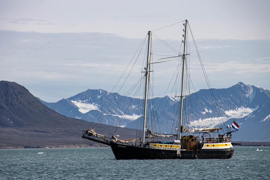 Sailing expedition Svalbard