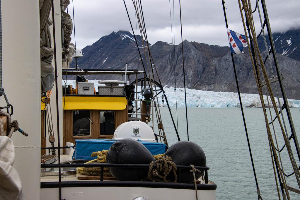 Segelschiff Meander auf Spitzbergen