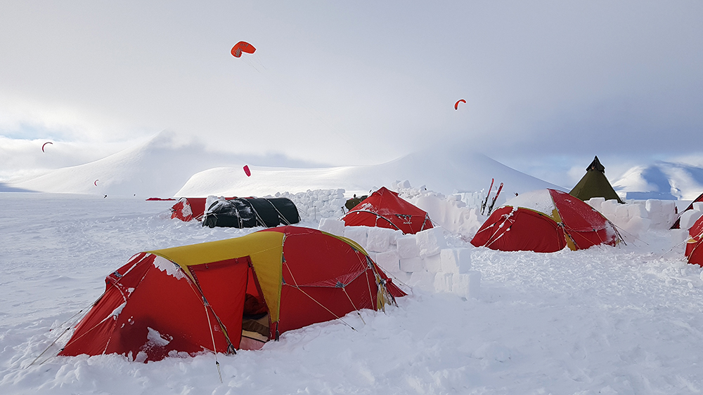 Snow kite Camp Svalbard