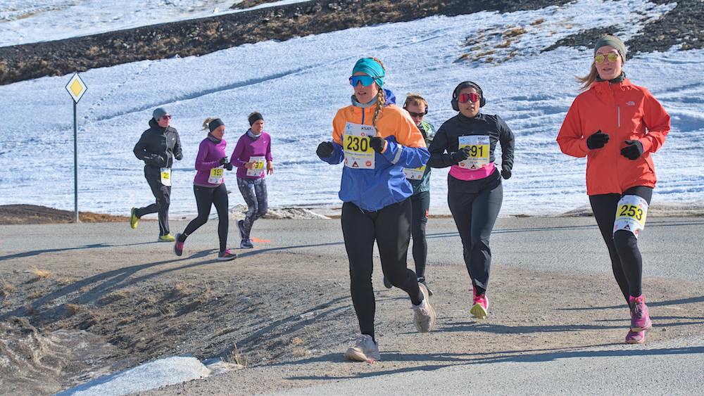 Several runners at the Svalbard Marathon