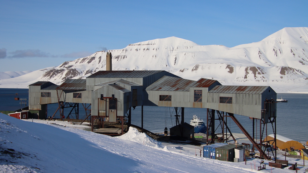 Die Taubanesentralen in Longyearbyen im Winter